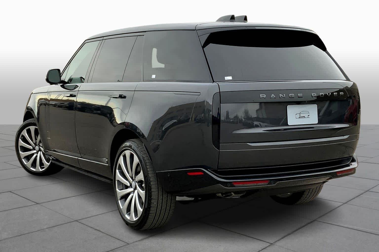 New 2025 Carpathian Grey Land Rover SE image 12