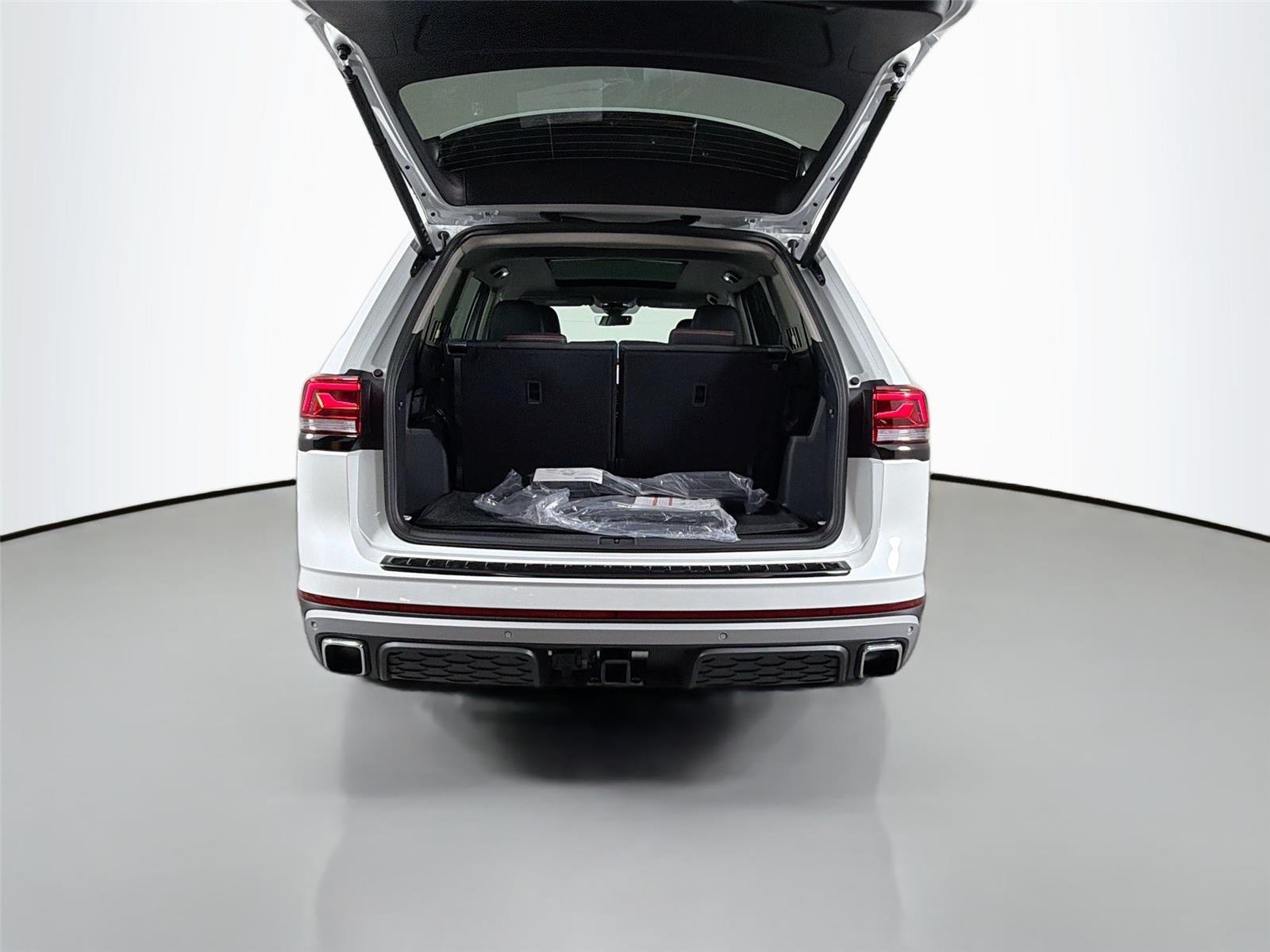New 2026 Opal White Pearl Volkswagen 2.0T Peak Edition image 25
