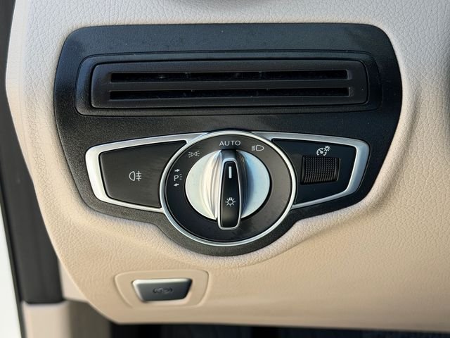 Used 2022  Mercedes-Benz GLC 300 image 26