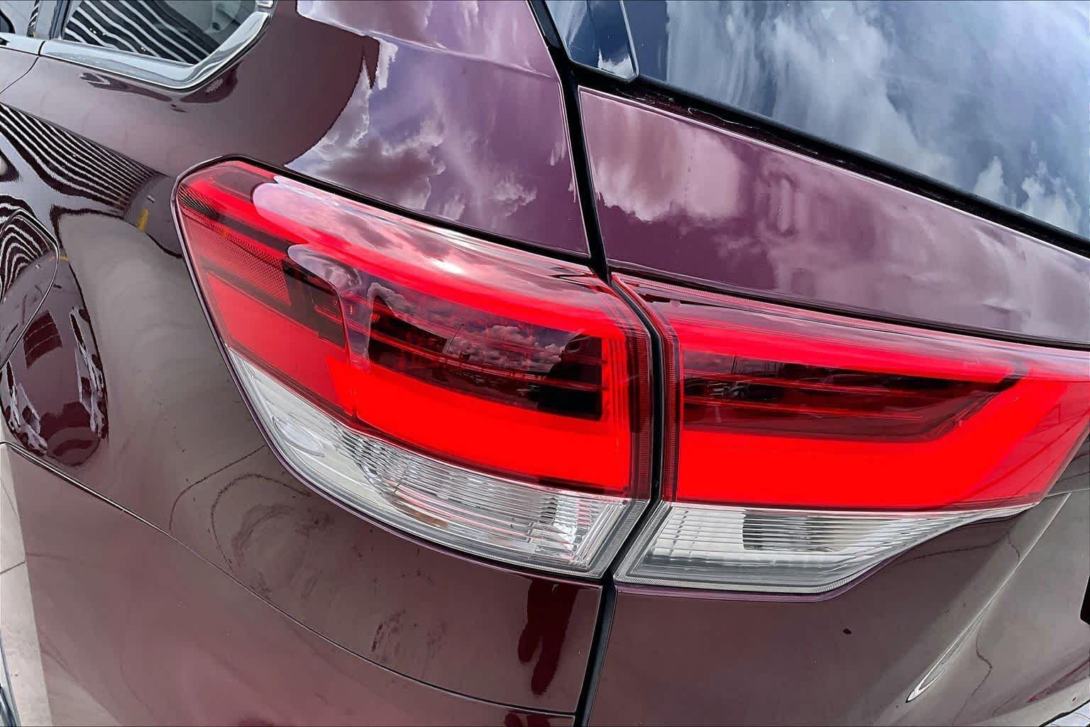 Used 2017 Ooh La La Rouge Mica Toyota XLE image 27