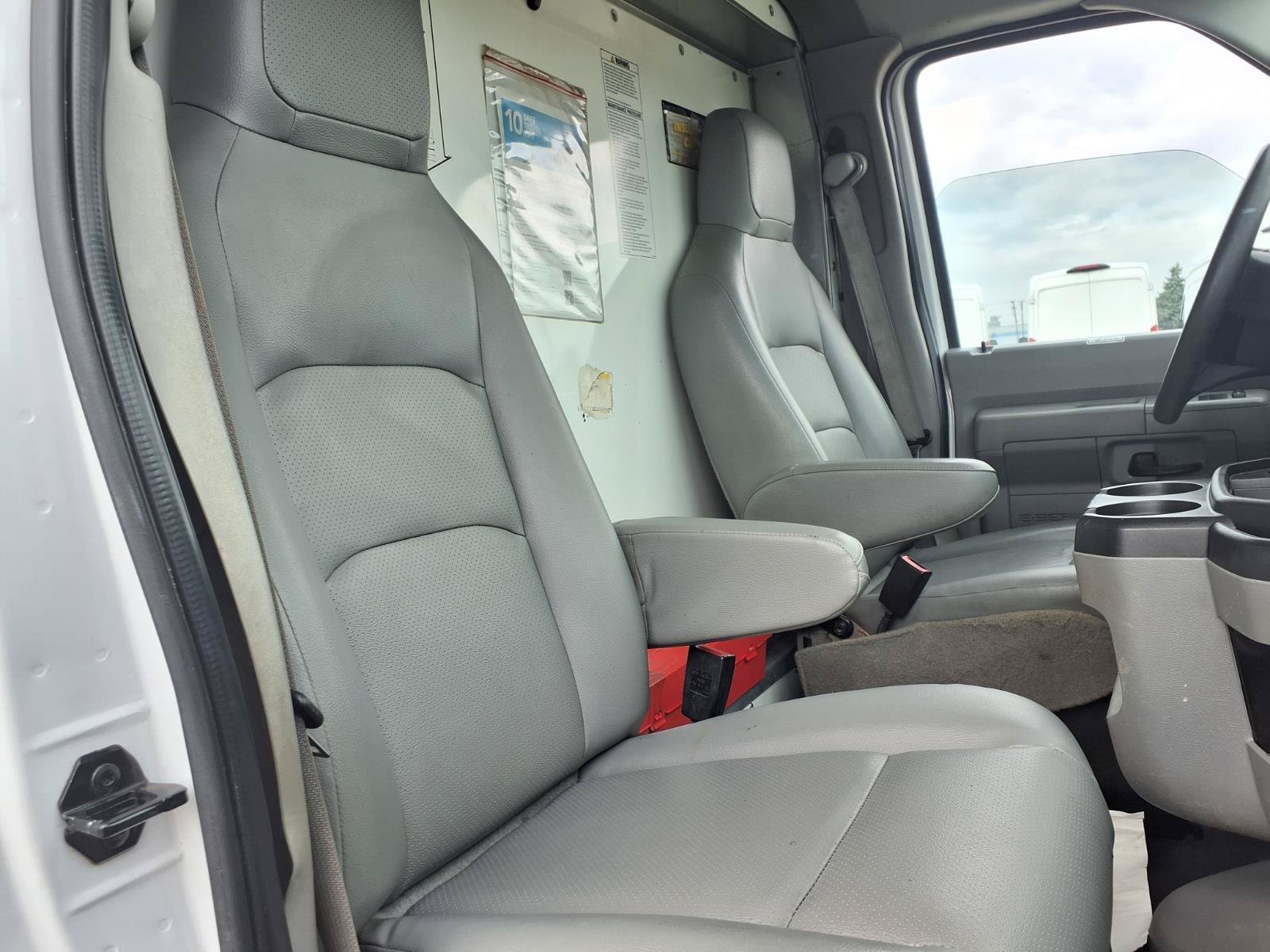 Certified Used 2022 Oxford White Ford Base image 5