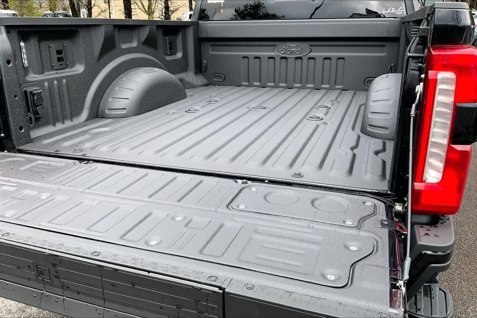 New 2026 Agate Black Metallic Ford F-250® Lariat® image 18