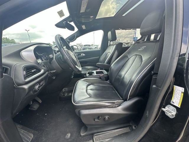Used 2018 Black Chrysler Limited image 22