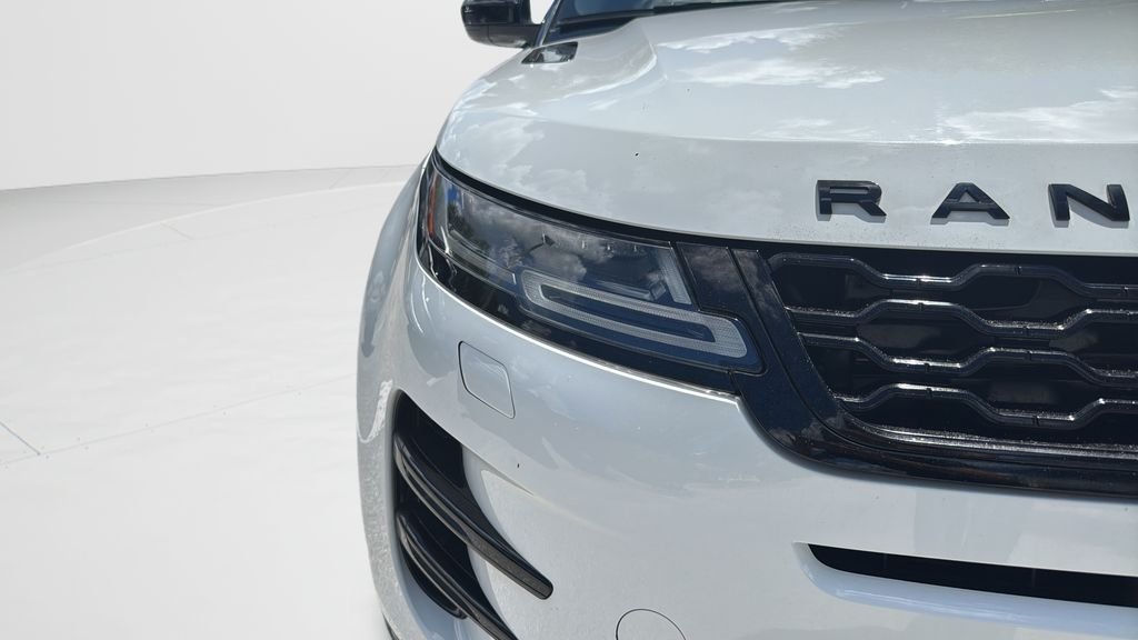 Used 2023  Land Rover R-Dynamic SE image 34