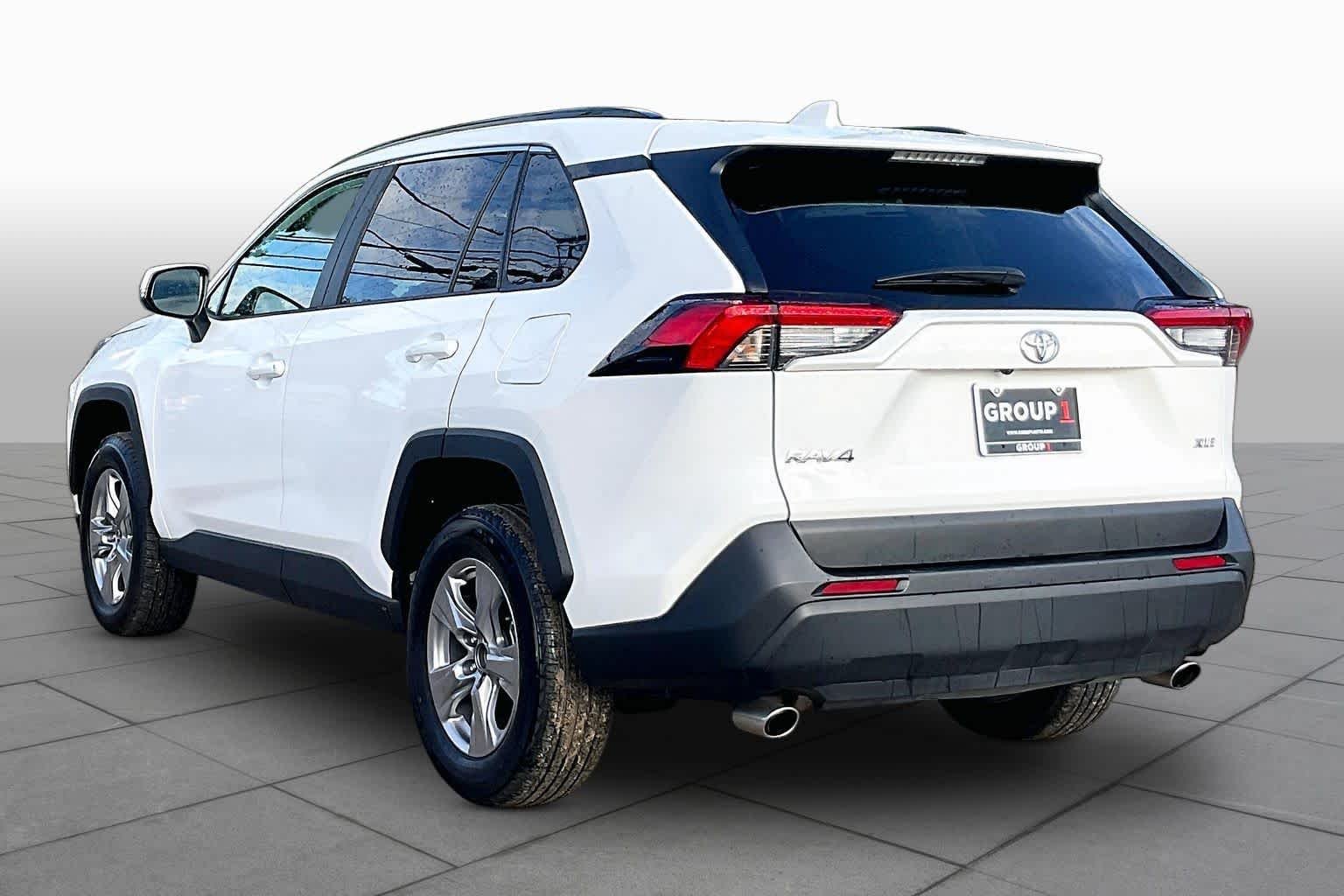 Used 2025 Ice Cap Toyota XLE image 12