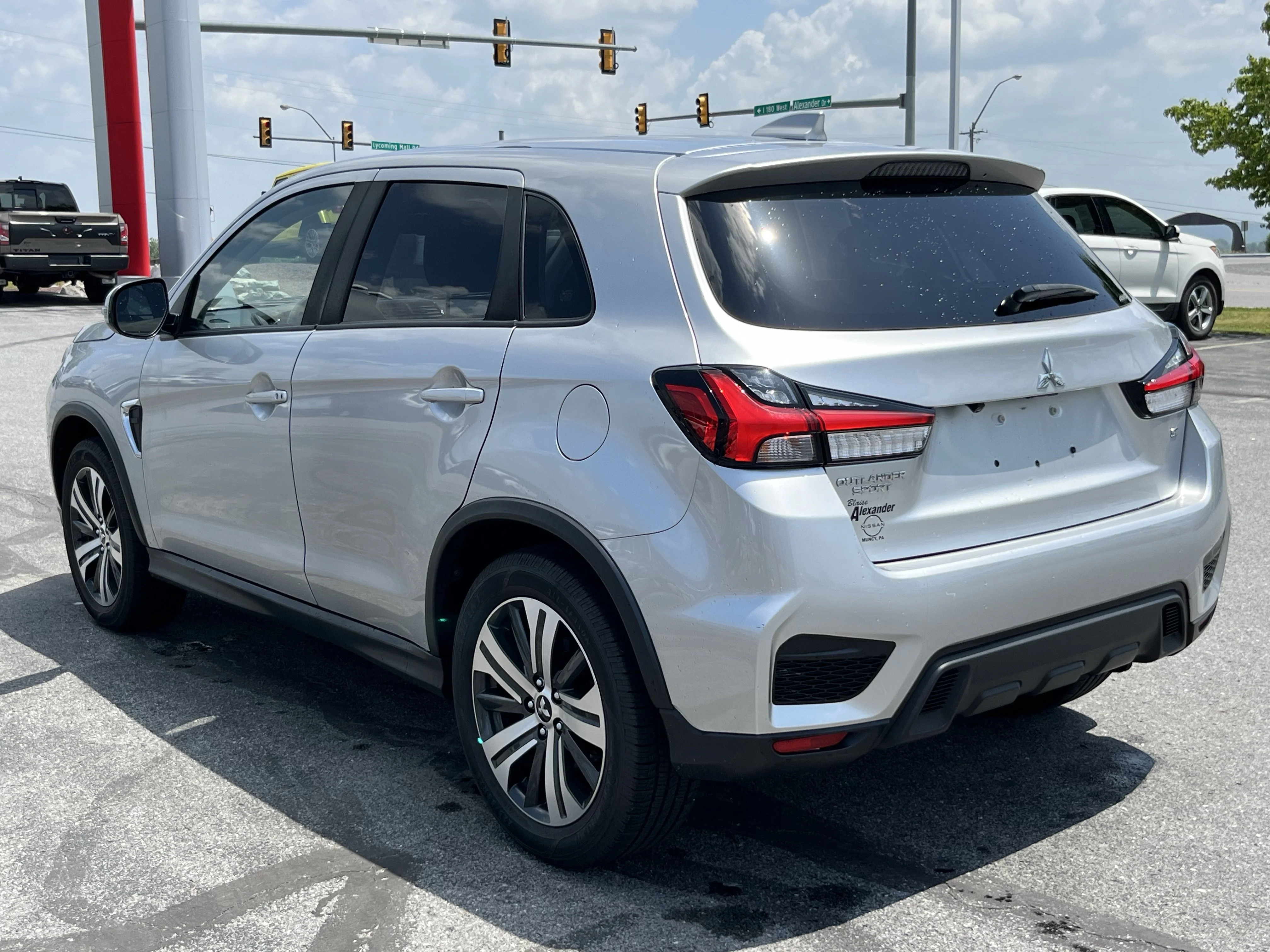 Used 2020 Alloy Silver Metallic Mitsubishi  image 8