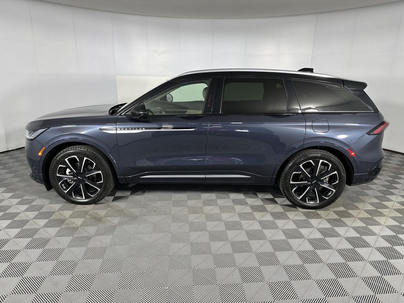 Used 2024 Blue Panther Lincoln Reserve image 13