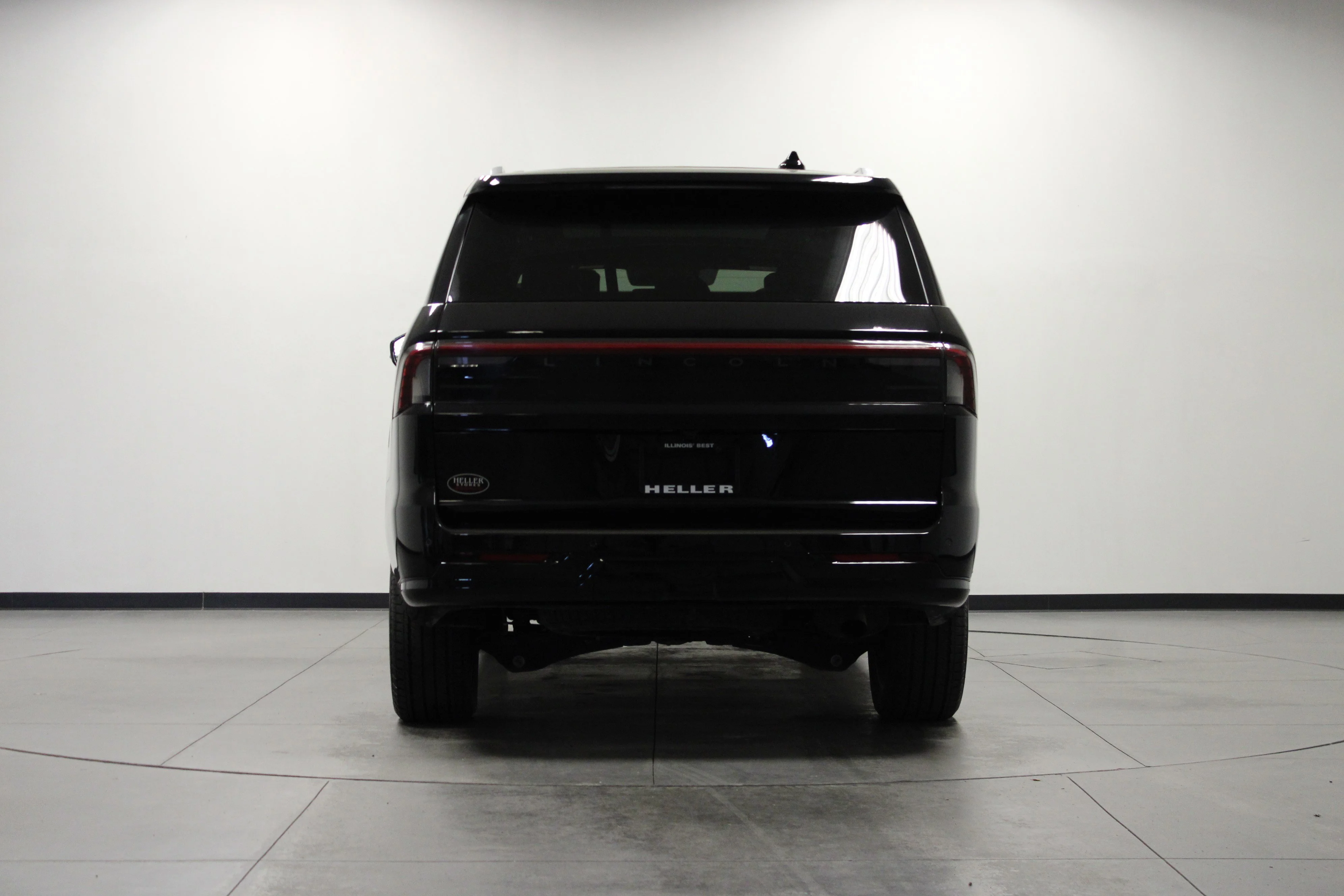 Used 2025 Infinite Black Metallic Clearcoat Lincoln Reserve image 5