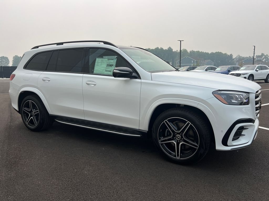 New 2026 MANUFAKTUR Moonlight White Metallic Mercedes-Benz GLS 450 image 2