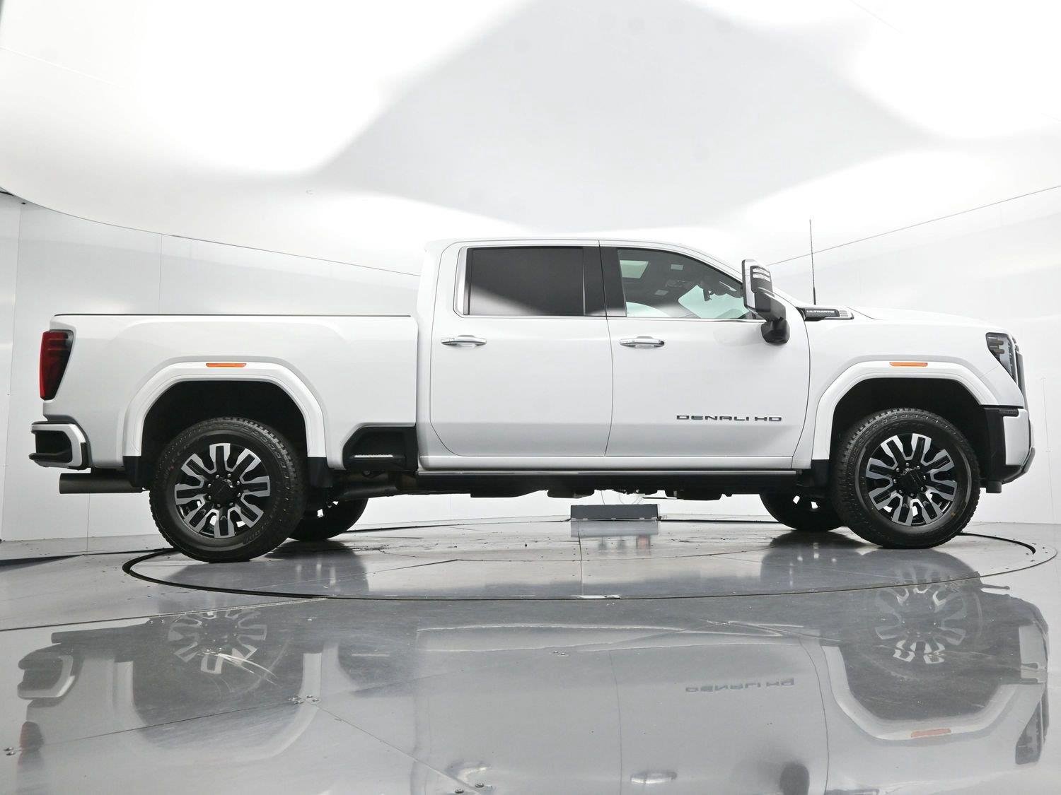 Used 2025 Summit White GMC Denali Ultimate image 51