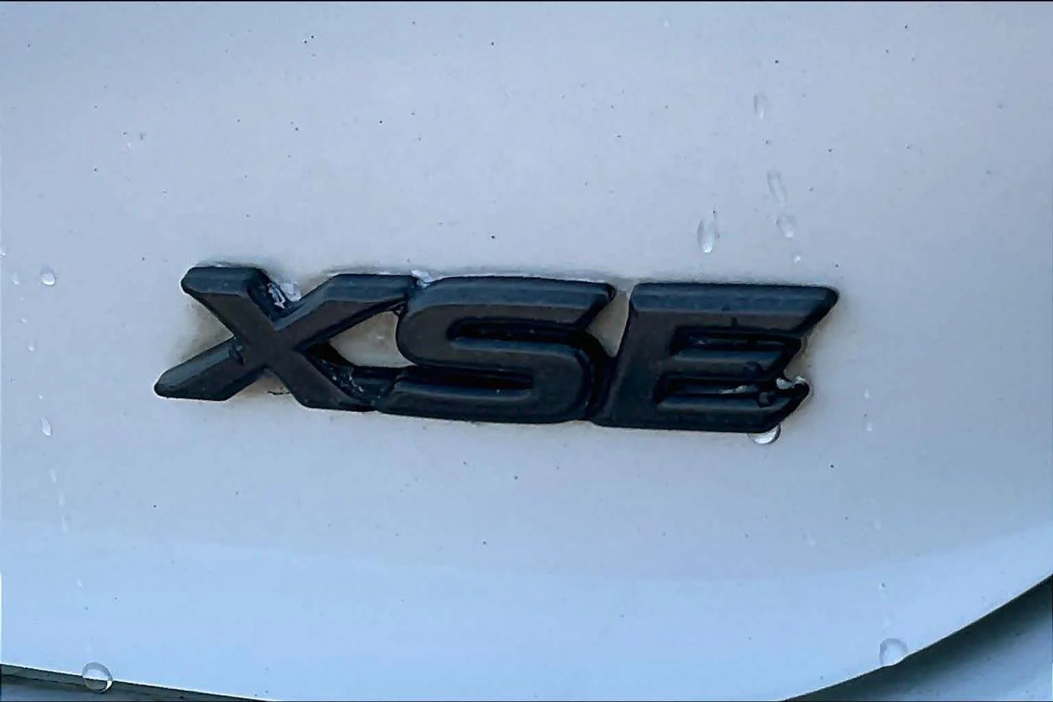 Used 2020 Wind Chill Pearl/Midnight Black Metallic Toyota XSE image 10