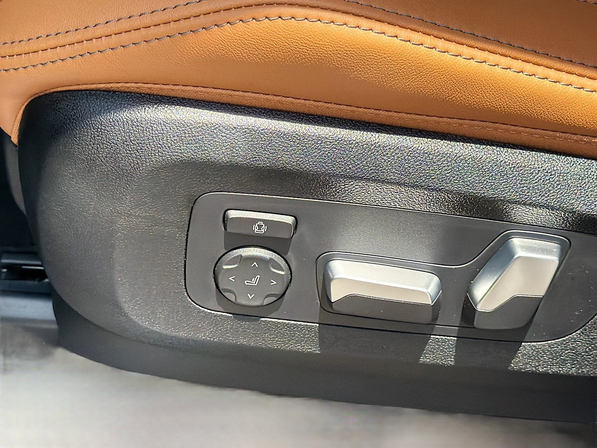 New 2026 Black Sapphire Metallic BMW xDrive40i image 24