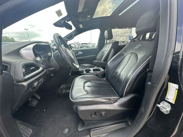 Used 2018 Black Chrysler Limited image 22