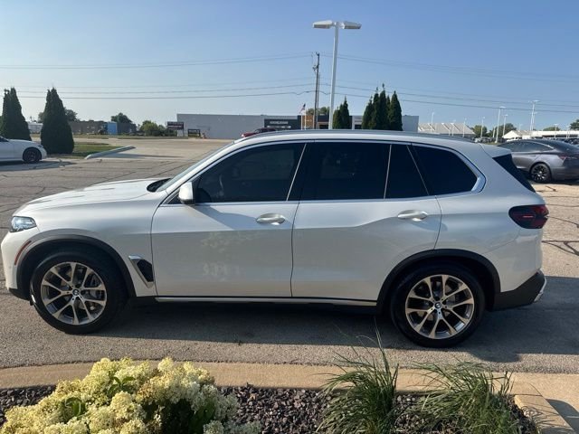 Used 2024 White Metallic BMW xDrive40i image 9