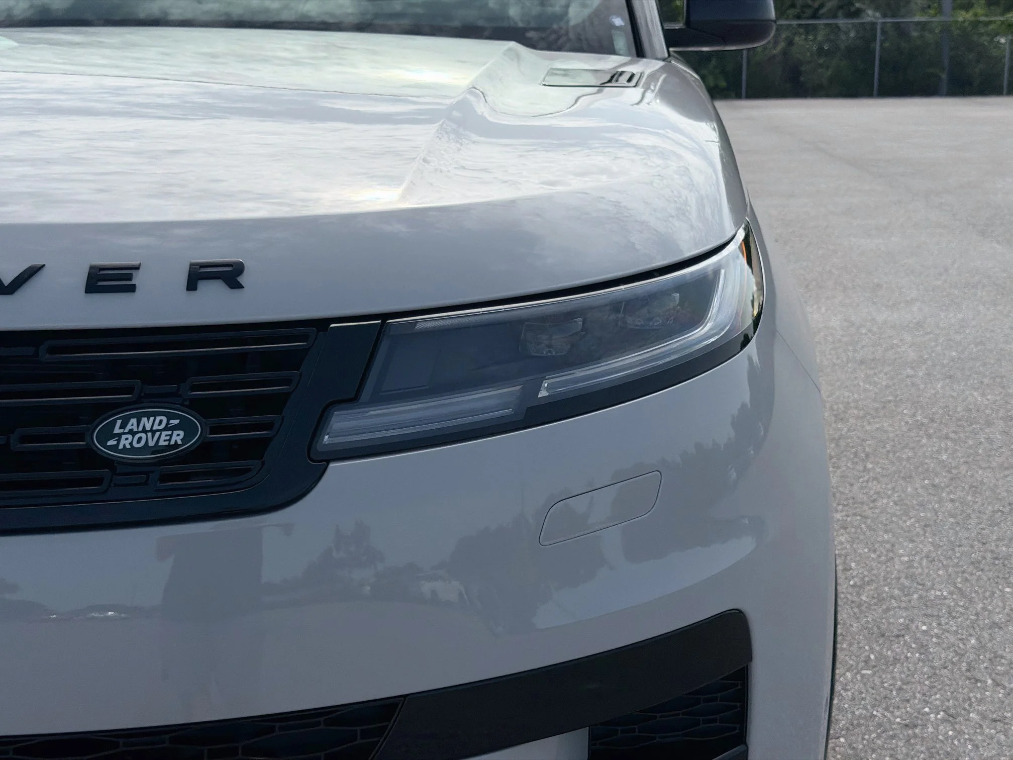 New 2026 Borasco Grey Land Rover SE image 9