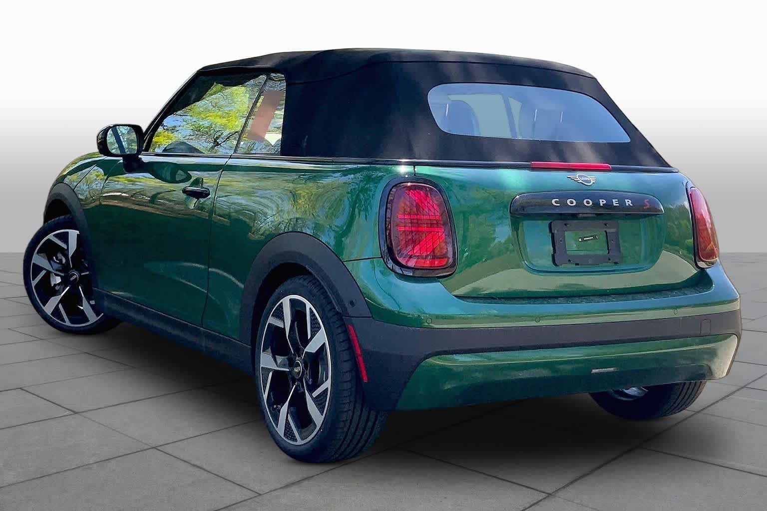 New 2026 British Racing Green IV Metallic MINI Iconic image 12