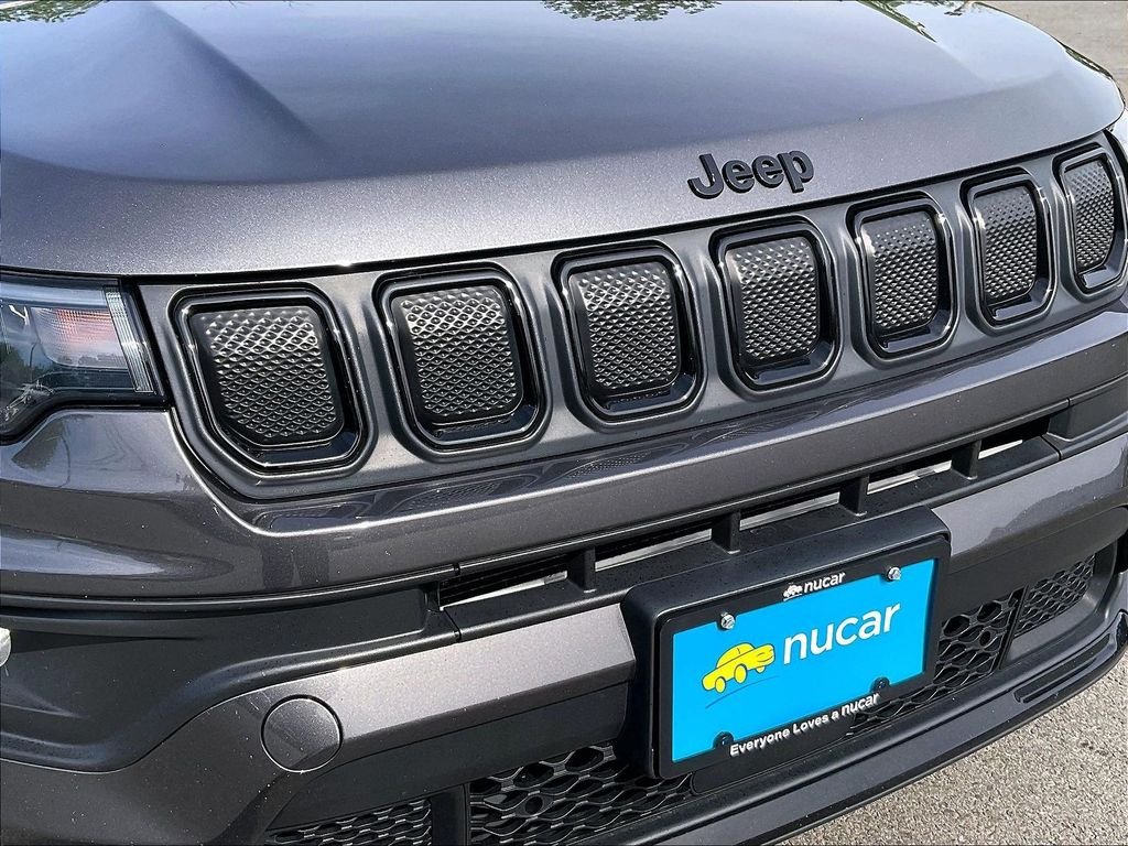 Used 2022 Gray Jeep Latitude image 30