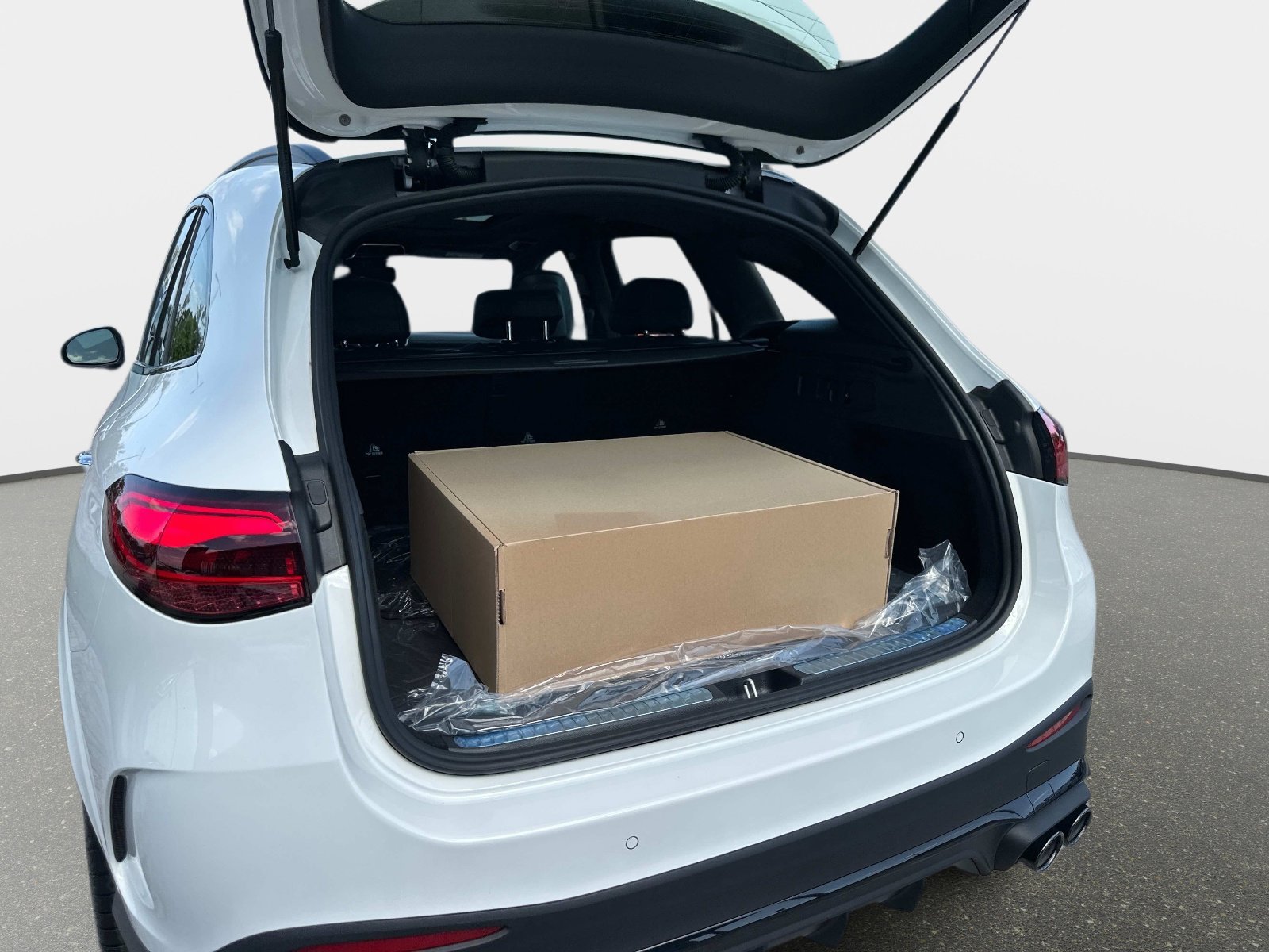 2025 Mercedes-Benz GLC AMG GLC43 - Photo 10