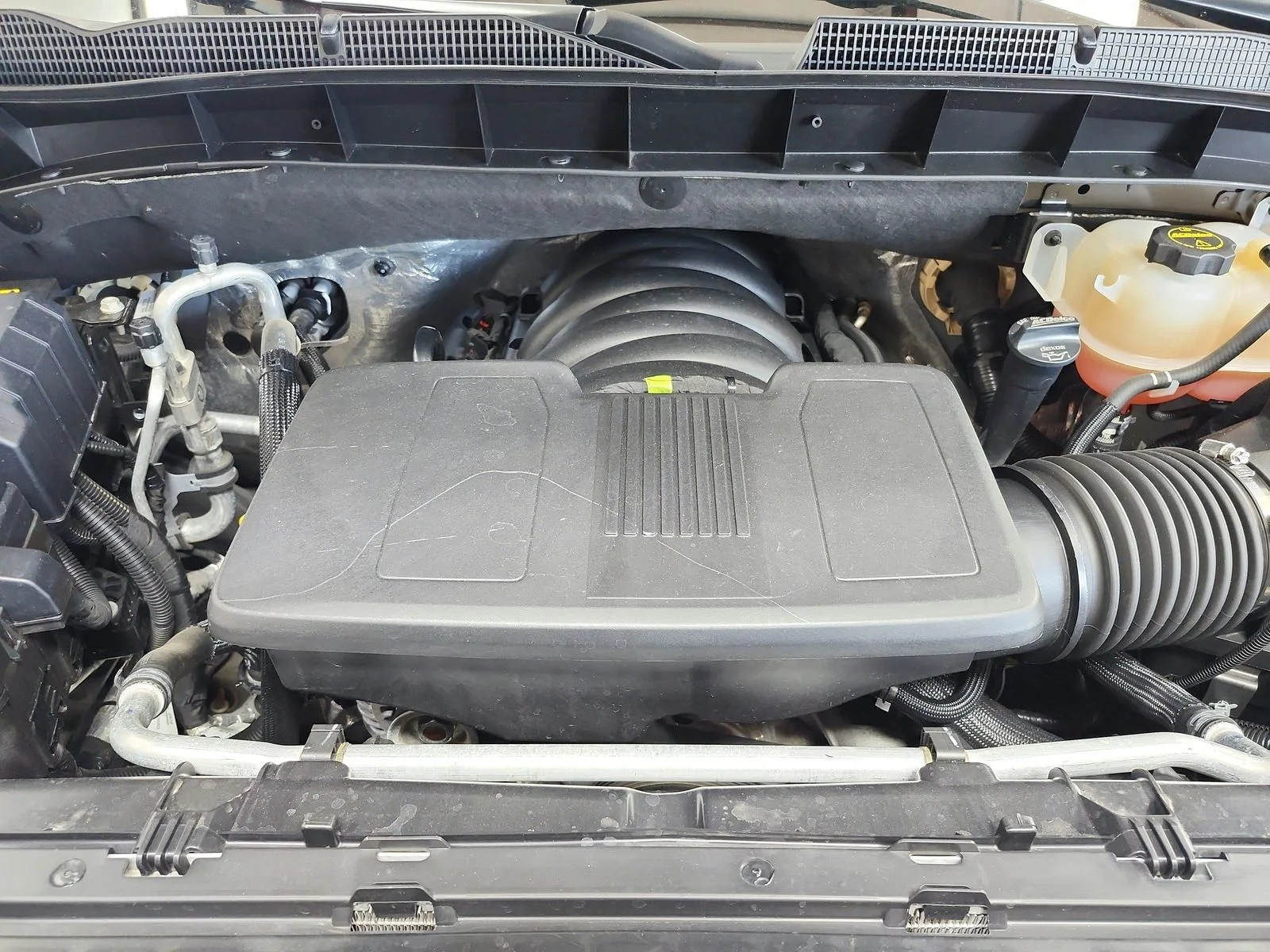 Used 2024 Gray GMC Elevation image 17