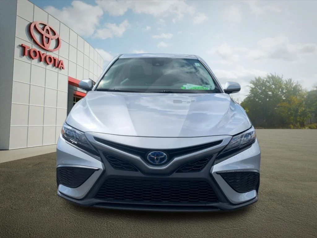 Used 2022 Silver Toyota SE image 8