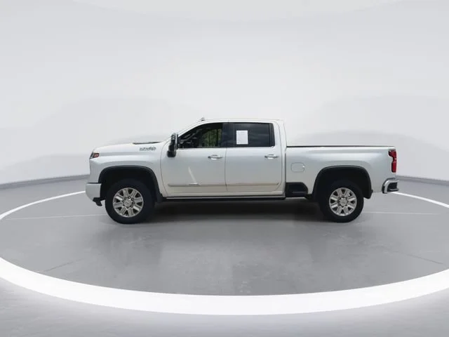 Certified Used 2025 Iridescent Pearl Tricoat Chevrolet High Country image 7