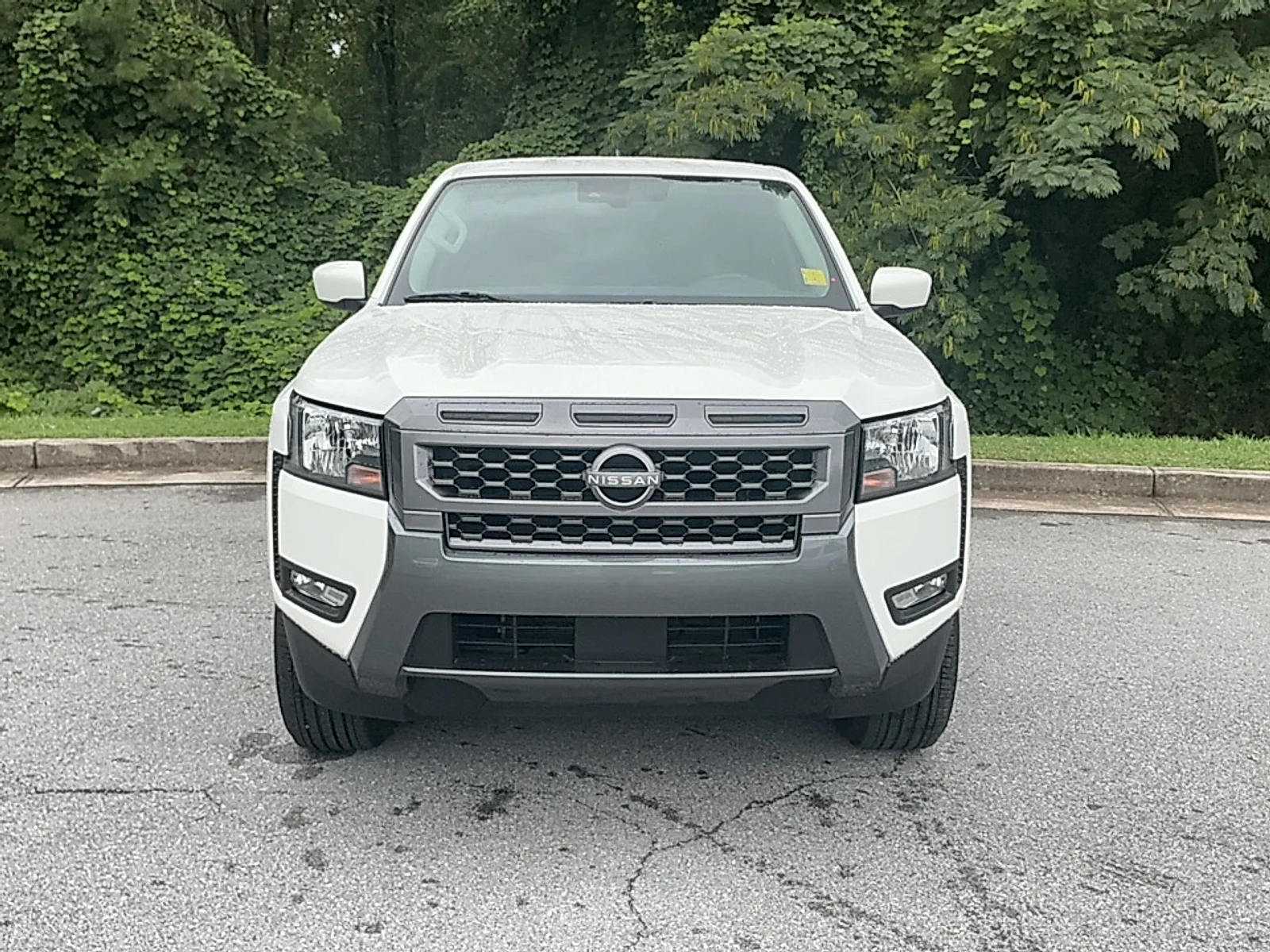 Used 2025  Nissan Crew Cab SV 4x2 image 17