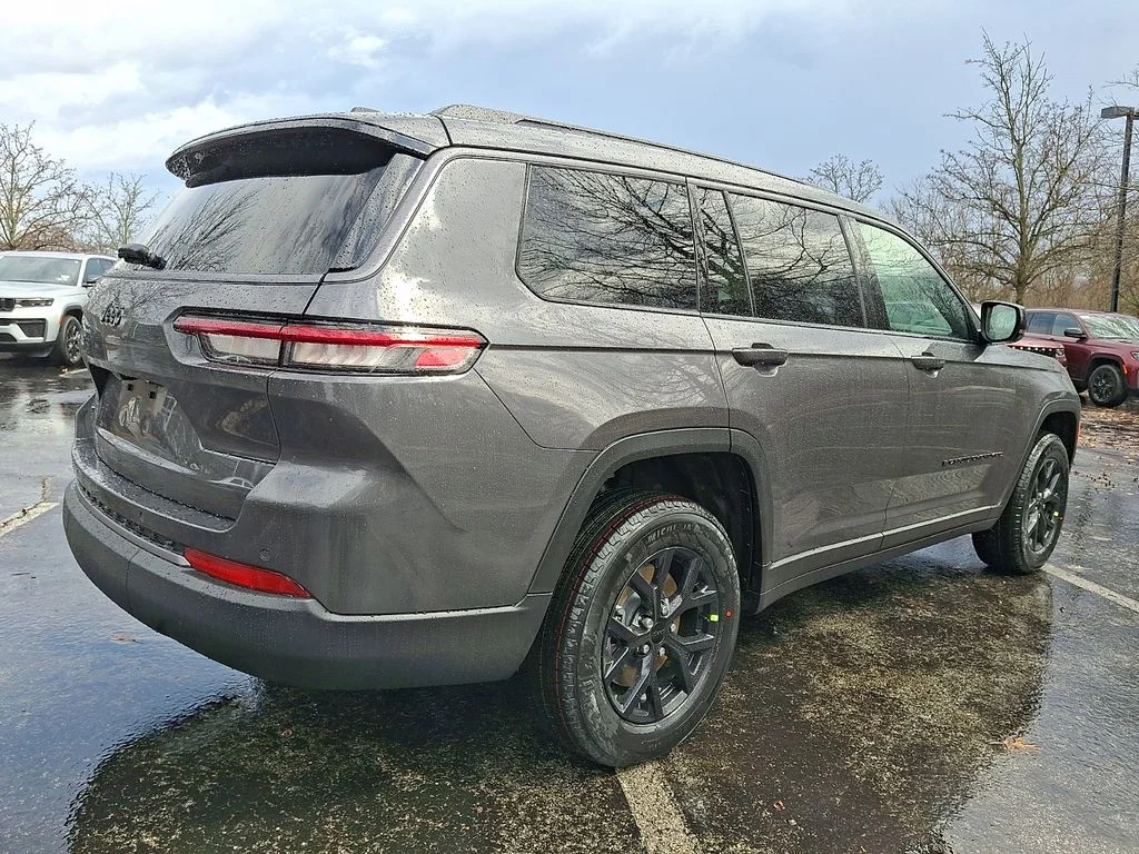 New 2026 Baltic Gray Metallic Clear-Coat Exterior Paint Jeep Altitude image 4