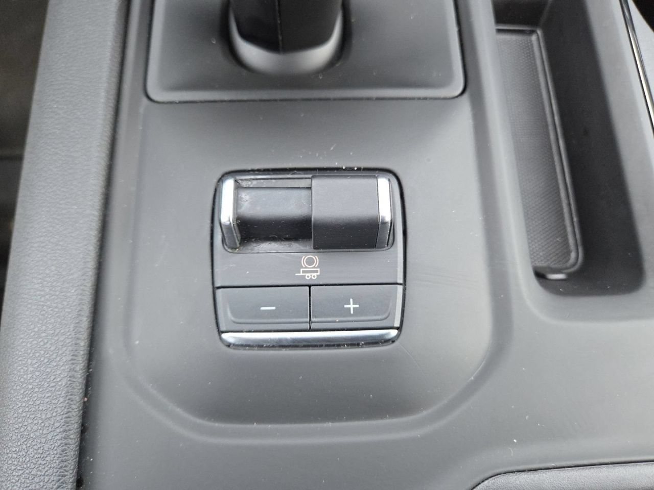 Used 2025 Summit White GMC AT4 image 9