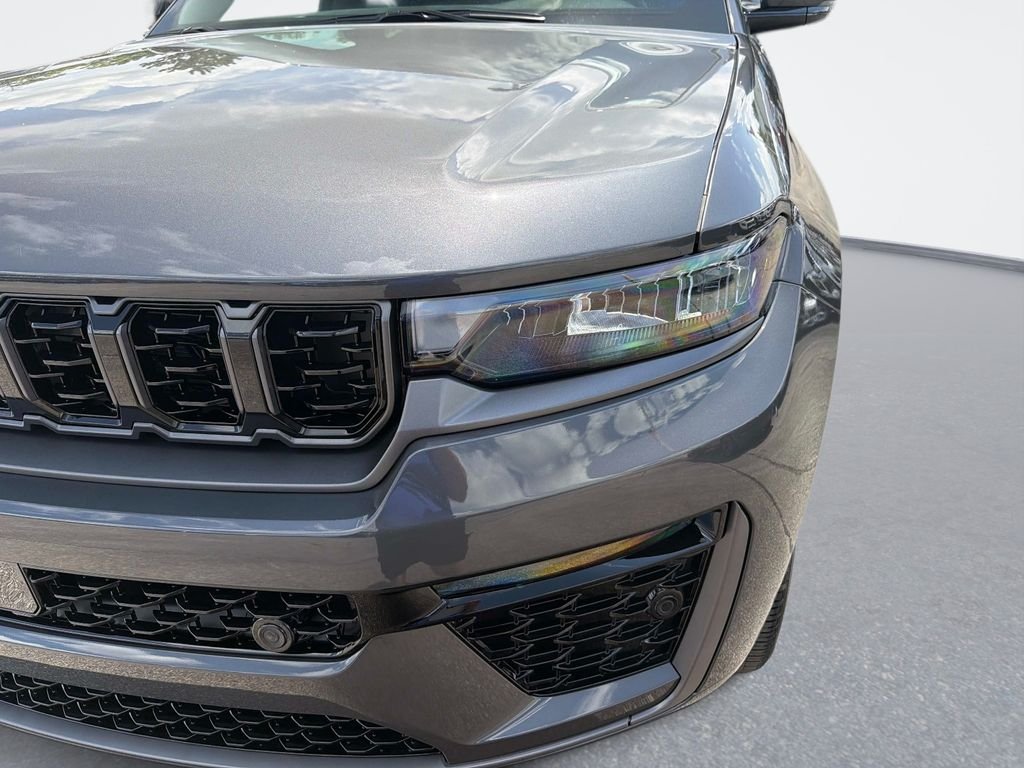 New 2026 Baltic Gray Metallic Clear-Coat Exterior Paint Jeep Limited Reserve image 8