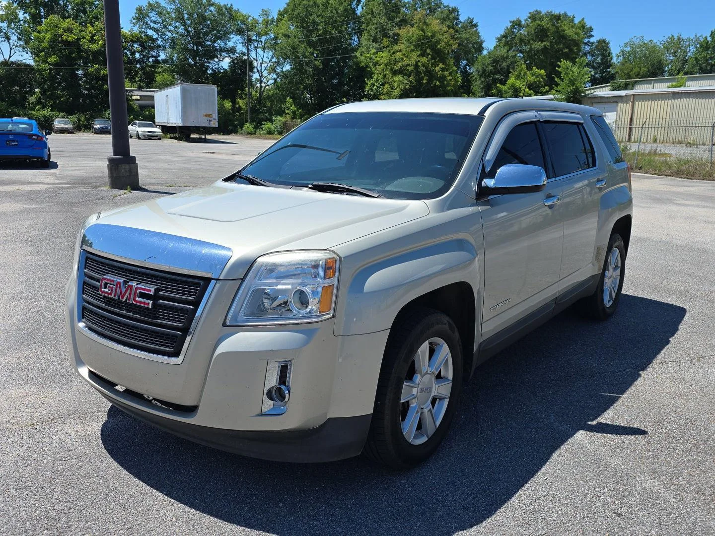 Used 2013 Champagne Silver Metallic GMC SLE image 7