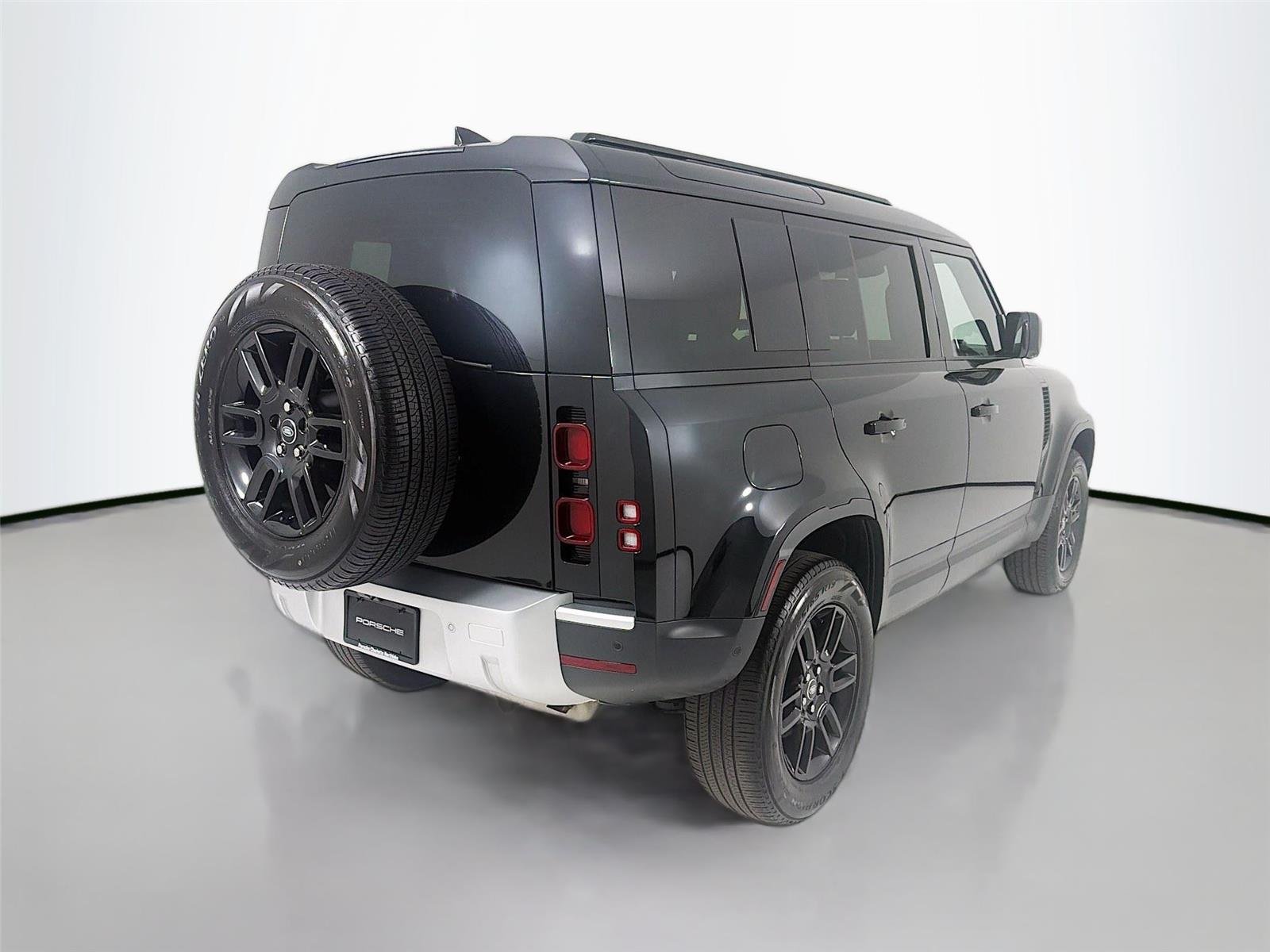Used 2025 Santorini Black Metallic Land Rover S image 21