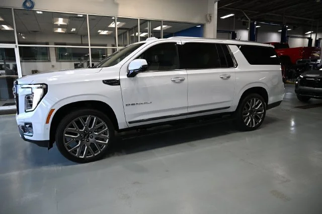 2026 GMC Yukon XL Denali Ultimate - Photo 9