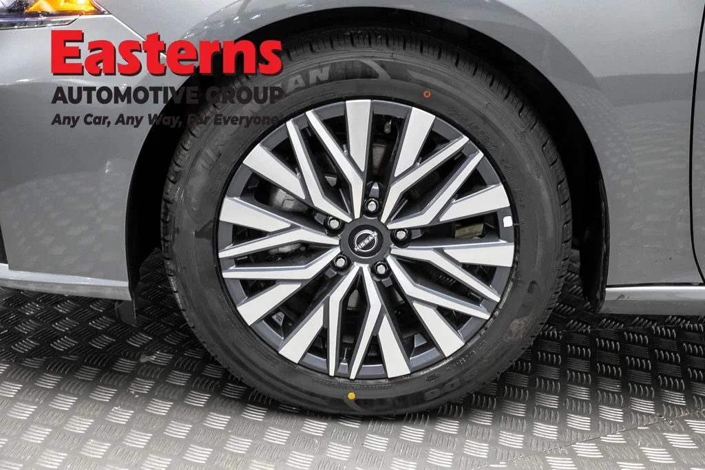 Used 2025 Gray Nissan 2.5 SV image 32