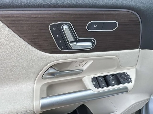 Used 2025 Silver Mercedes-Benz GLA 250 image 26