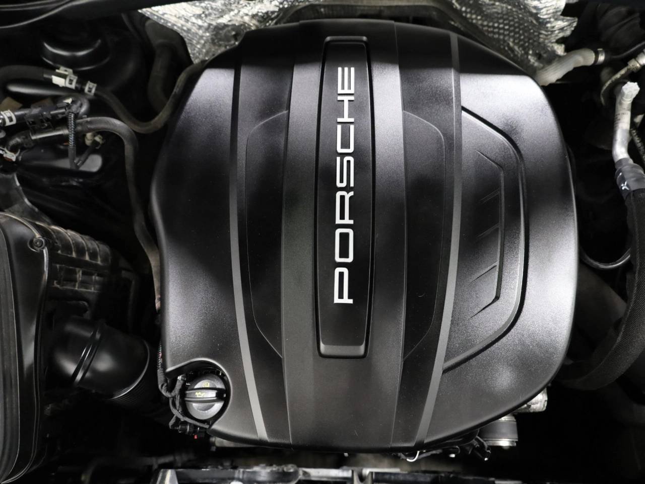 Used 2020 Vulcano Gray Metallic Porsche Macan image 42