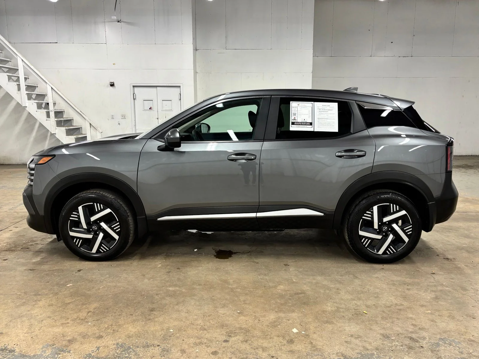 Used 2025 Gray Nissan SV image 4