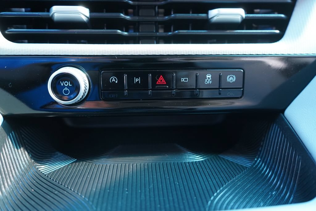 Used 2025  Ford Active image 35