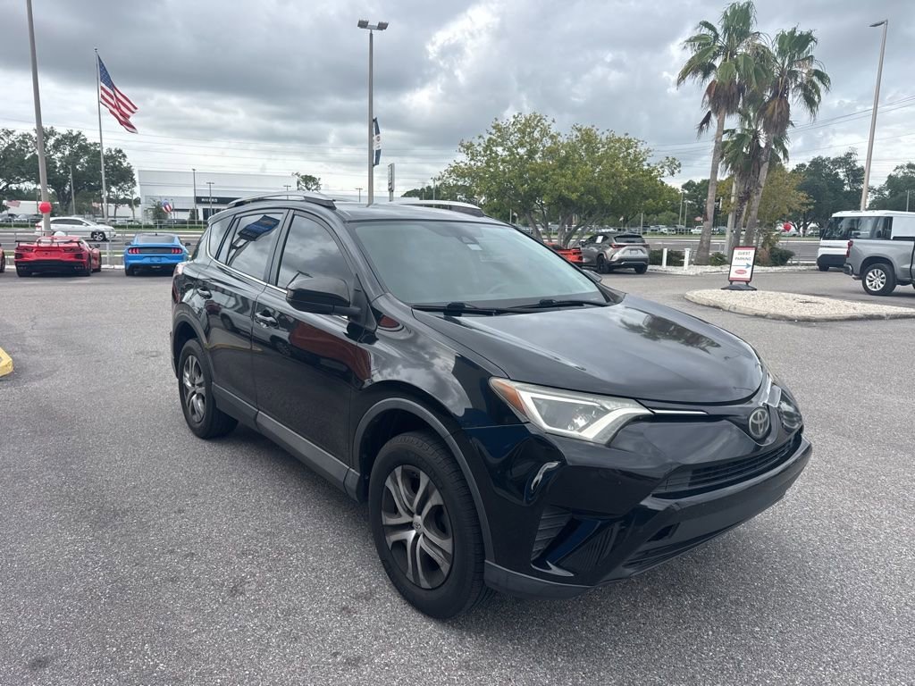 2017 Toyota RAV4 LE's photo
