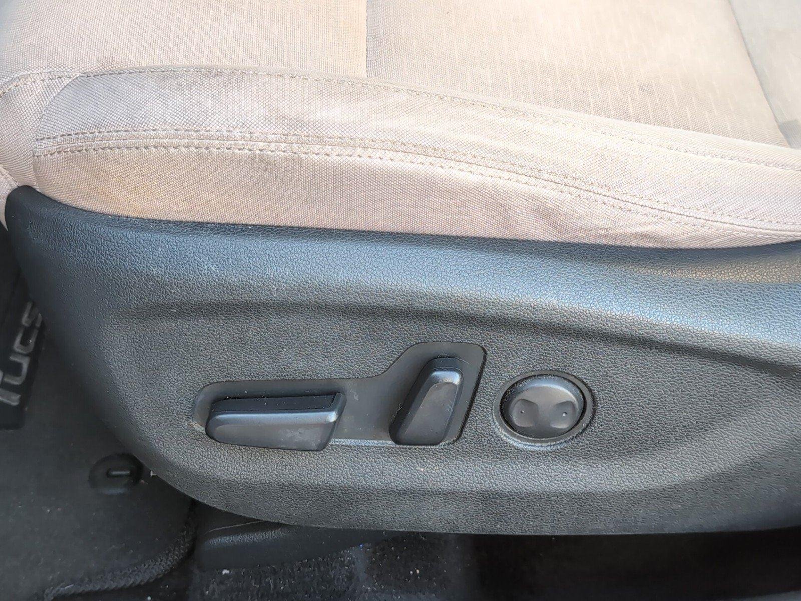 Used 2021 White Cream Hyundai SEL image 15