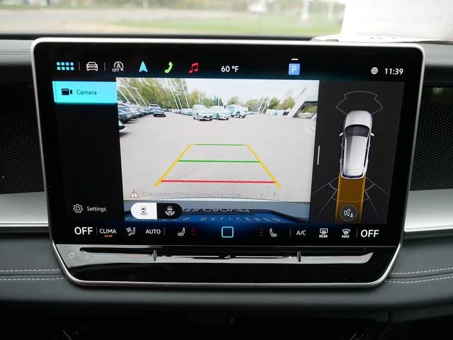 2025 Volkswagen Tiguan SE - Photo 12