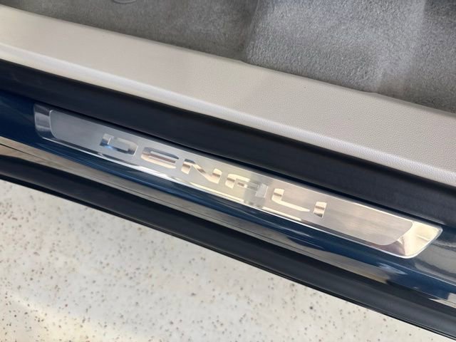 2026 GMC Acadia Denali - Photo 9