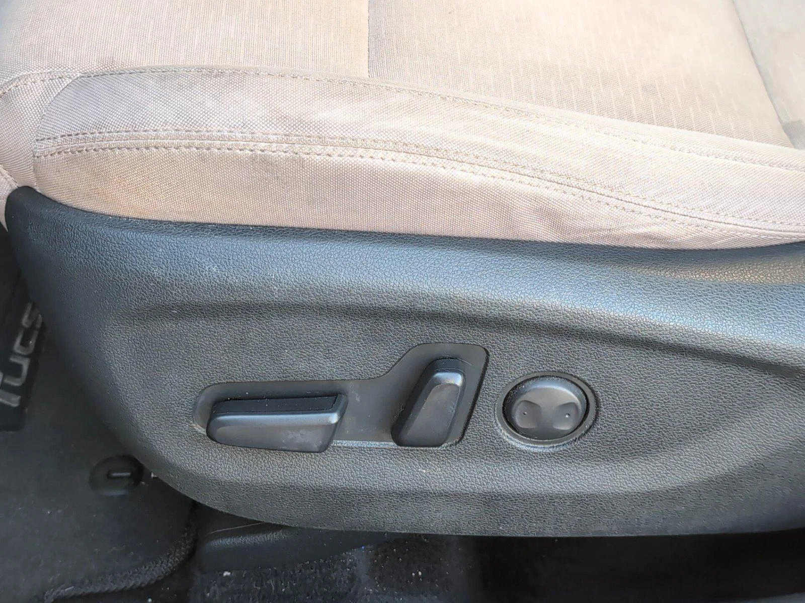 Used 2021 White Cream Hyundai SEL image 15