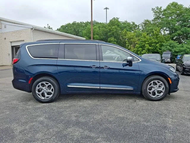 Used 2022 Blue Chrysler Limited image 12