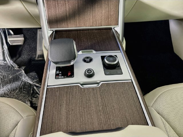 New 2027 Black Land Rover SE image 18
