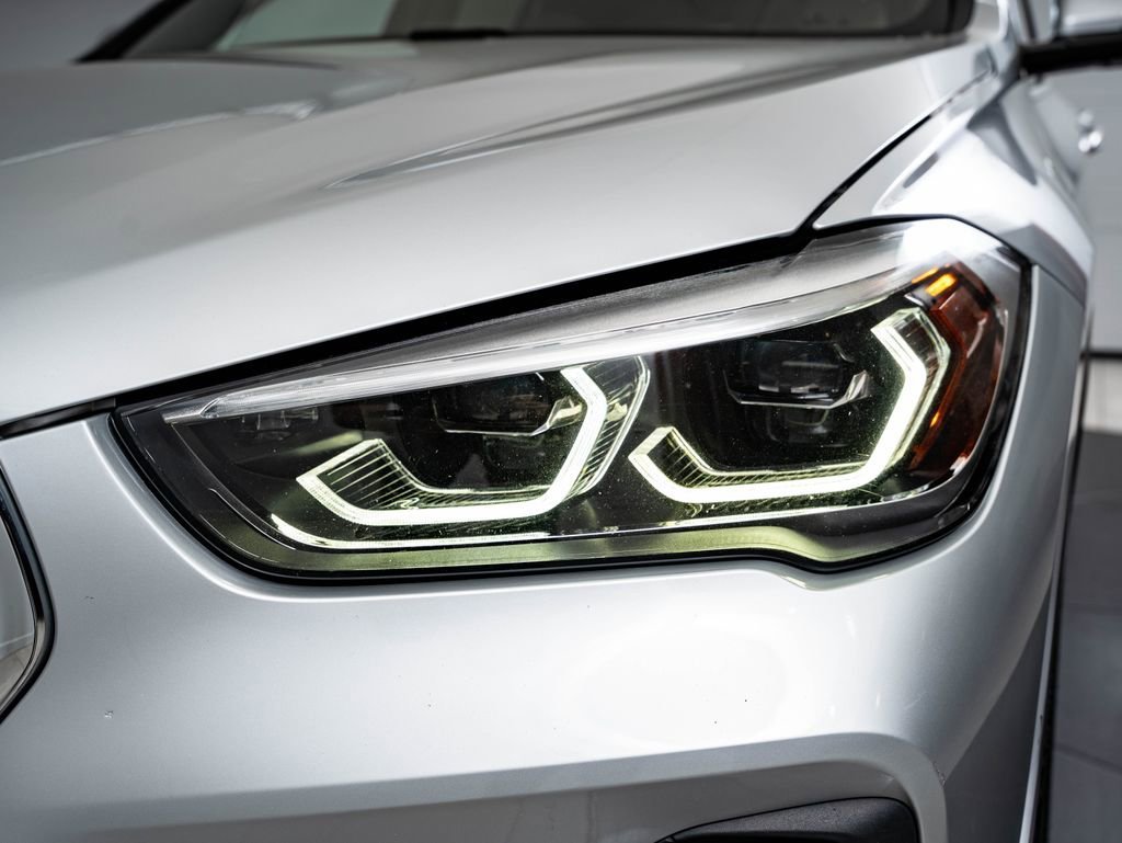Used 2021 Glacier Silver Metallic BMW sDrive28i image 15