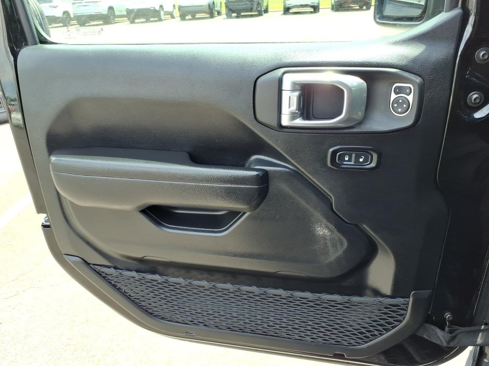Used 2023 Black Clearcoat Jeep Sport S image 29