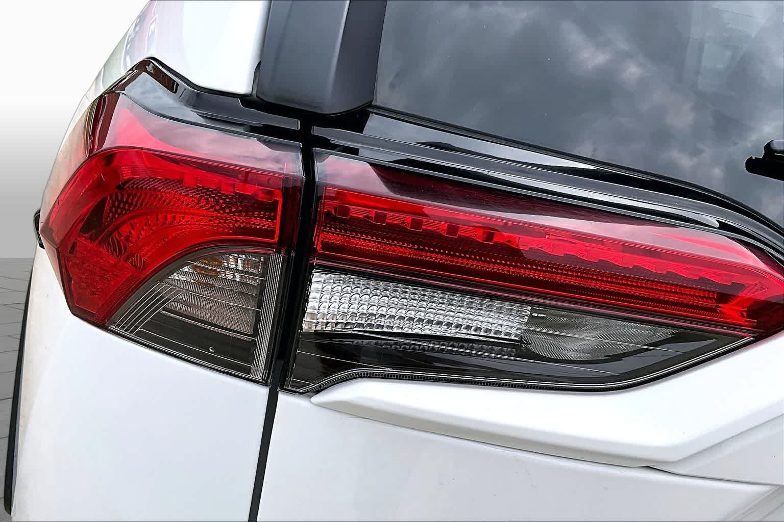Used 2025 Ice Cap Toyota XLE image 29