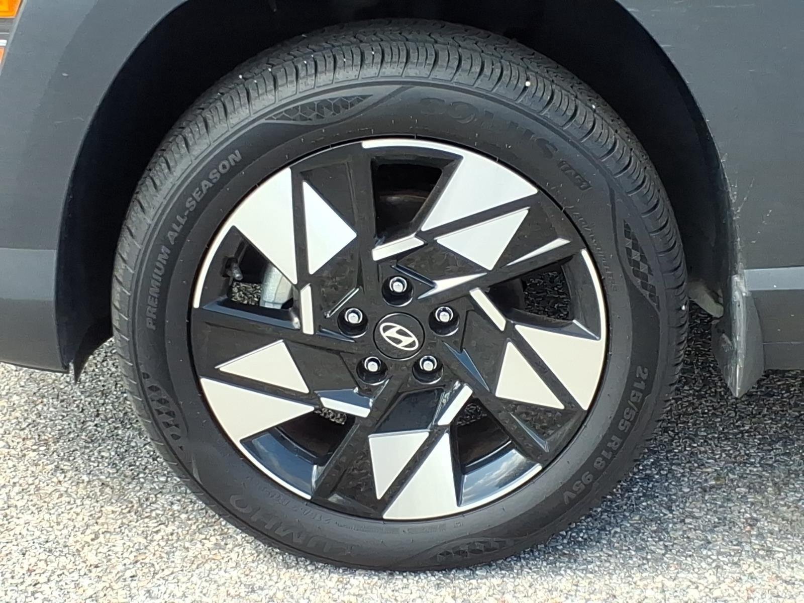 Used 2025 Abyss Black Pearl Hyundai SEL image 4