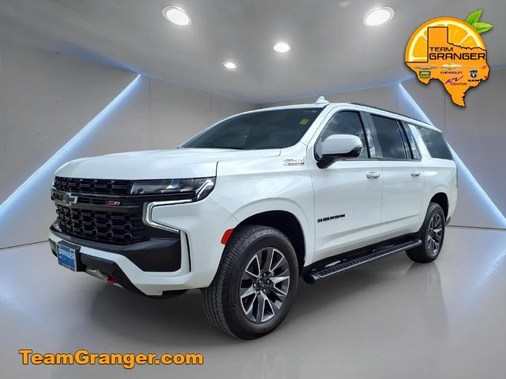Used 2023 Summit White Chevrolet Z71 image 3
