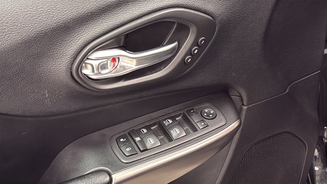 Used 2020 Diamond Black Crystal Pearlcoat Jeep Limited image 21